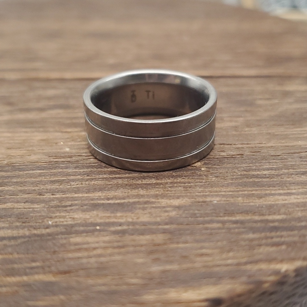 Dean Taylor jewelers titanium wedding band size 6 R537